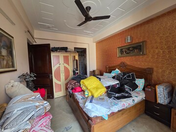 Bedroom in 2 BHK Independent House at Sector 9a – for Rent