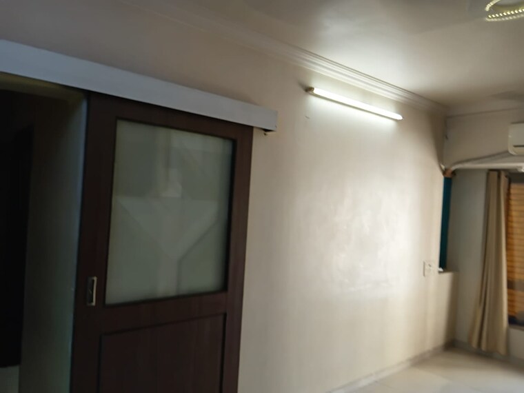 Room, sindhi-society 1 Bedroom 410 Sq.Ft. Apartment In Chembur Mumbai 9950279