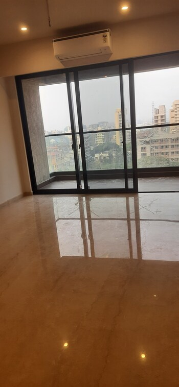 2 BHK Flat for Sale in Khar West, Mumbai