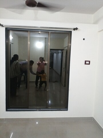 Room in 1 BHK Apartment at Beauty Landmark, Bhandup West – for Rent