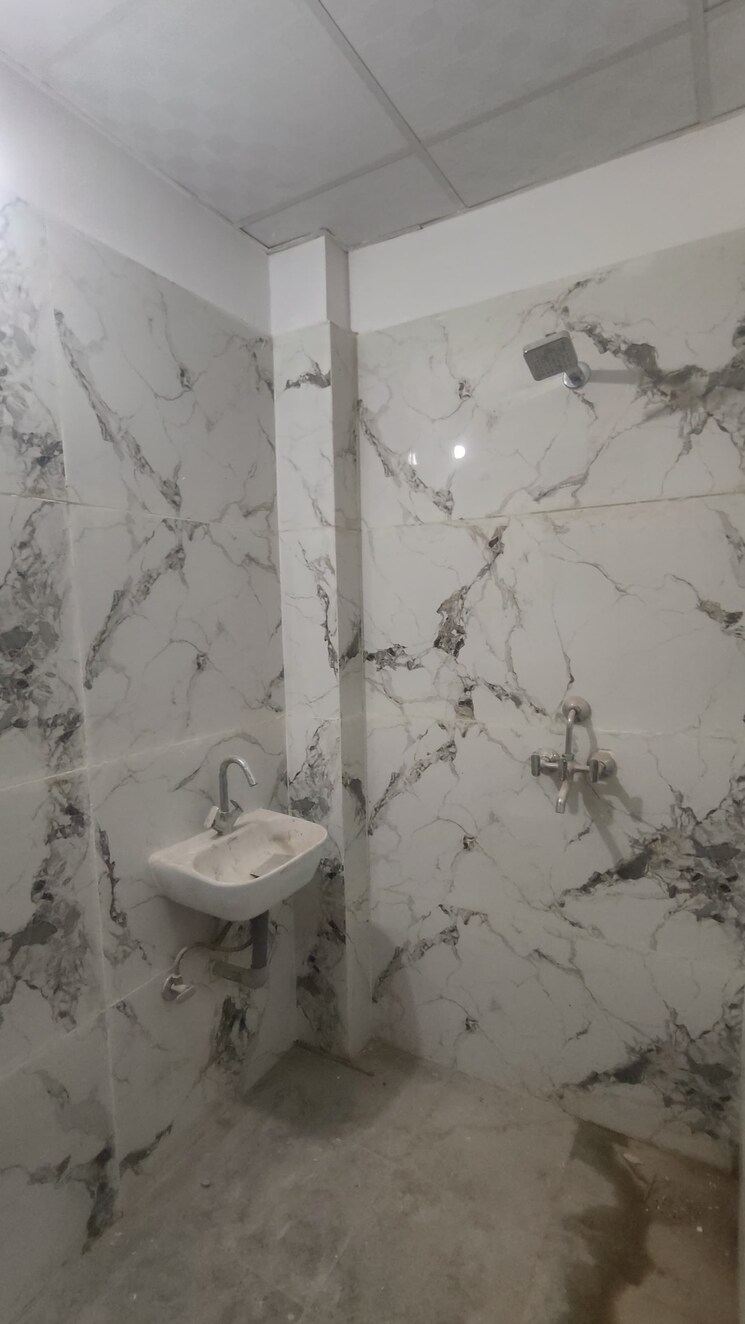 Bathroom, sector 23a 1 Bedroom 500 Sq.Ft. Builder Floor In Sector 23a Gurgaon 9961801