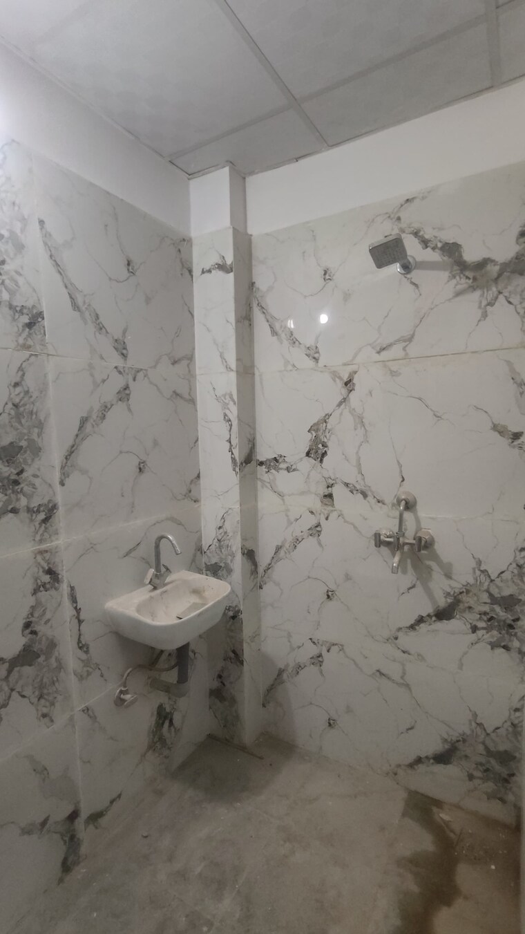 Bathroom, sector 23a 1 Bedroom 500 Sq.Ft. Builder Floor In Sector 23a Gurgaon 9961801