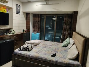 Bedroom in 3 BHK Apartment at Andheri West – for Rent