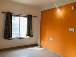 Room in 2 BHK Apartment at Amanora Gold Towers, Hadapsar – for Sale