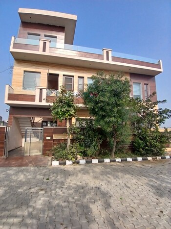 6+ BHK House for Sale in Patiala Road, Zirakpur