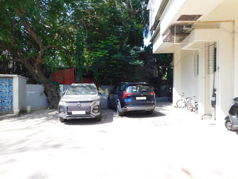  Parking, priti-paradise 2.5 Bedroom 775 Sq.Ft. Apartment In Vile Parle West Mumbai 9890323