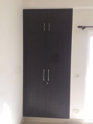 Furnished Amenities in 4 BHK Apartment at Mahagun Moderne, Sector 78 – for Rent