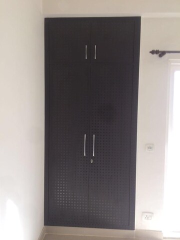 Furnished Amenities in 4 BHK Apartment at Mahagun Moderne, Sector 78 – for Rent