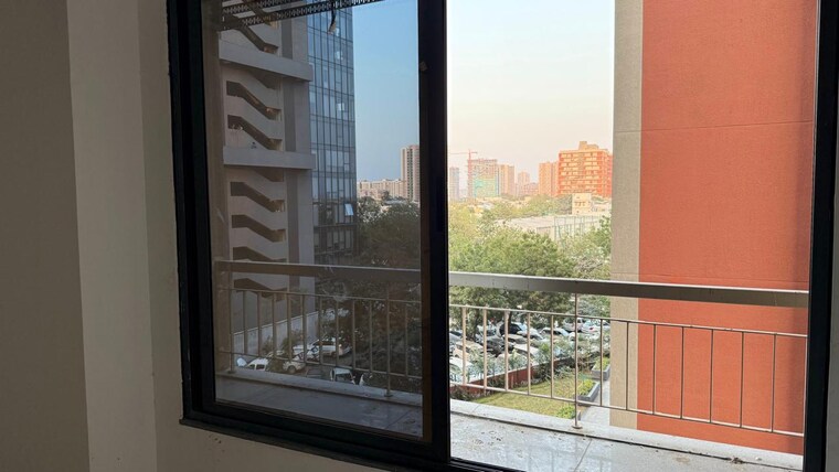 Room, shivam-trade-center Commercial Office Space 556 Sq.Ft. In Ambli Ahmedabad 9977182