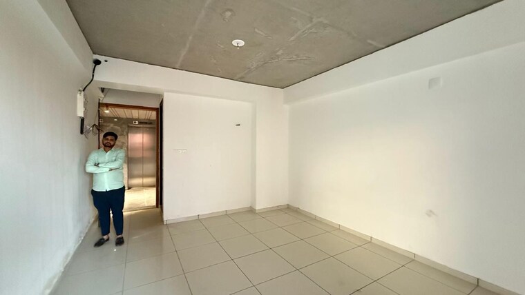 Room, shivam-trade-center Commercial Office Space 556 Sq.Ft. In Ambli Ahmedabad 9977182