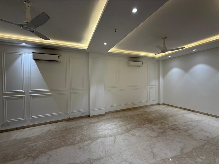 Room, kalkaji 3 Bedroom 200 Sq.Yd. Builder Floor In Kalkaji Delhi 9979555