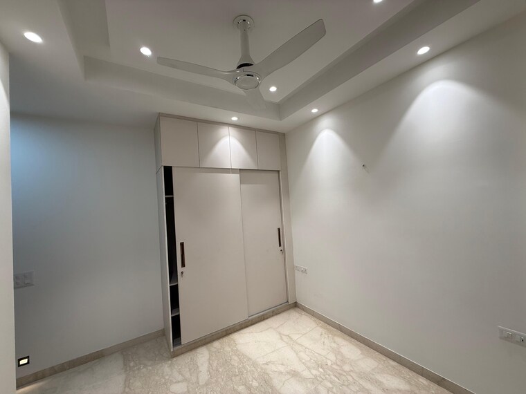 Room, kalkaji 3 Bedroom 200 Sq.Yd. Builder Floor In Kalkaji Delhi 9979555