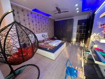3 BHK Builder Floor for Rent in Connaught Place, Delhi