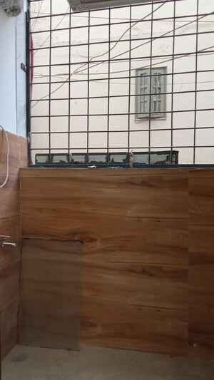  1 BHK Builder Floor at Paryavaran Complex – for Rent