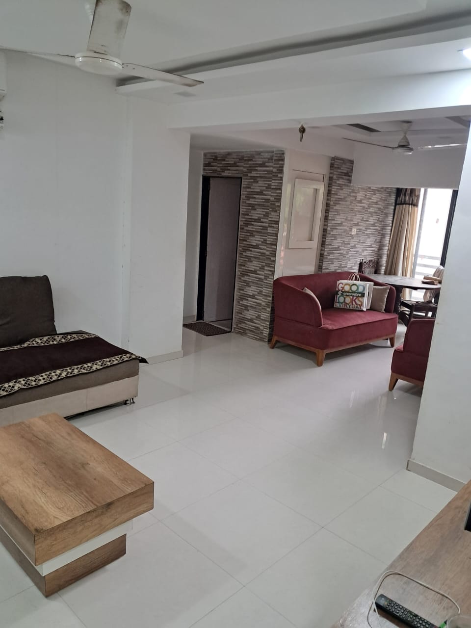 Living Room, satellite 2 Bedroom 1150 Sq.Ft. Apartment In Satellite Ahmedabad 9991702