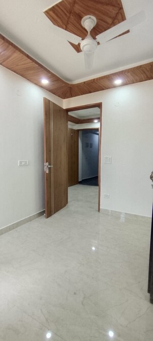 Room in 1 BHK Builder Floor at Saket – for Rent