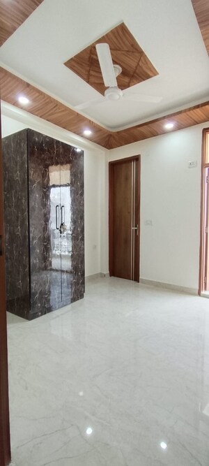 Room in 1 BHK Builder Floor at Saket – for Rent