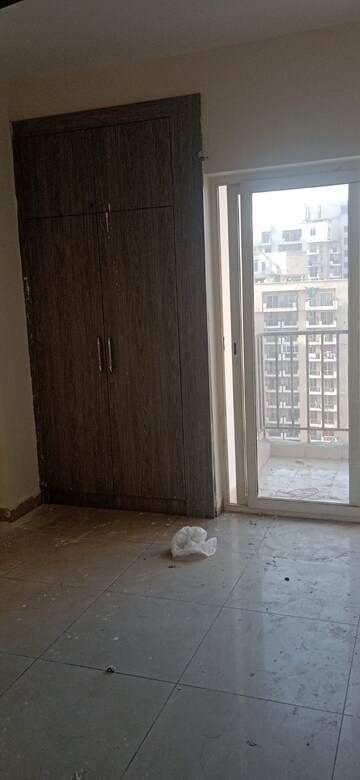 Room in 3 BHK Apartment at Panchsheel Greens II, Sector 16 Greater Noida – for Rent