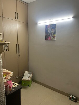 Furnished Amenities in 3 BHK Apartment at Smart World Orchard, Sector 61 – for Sale