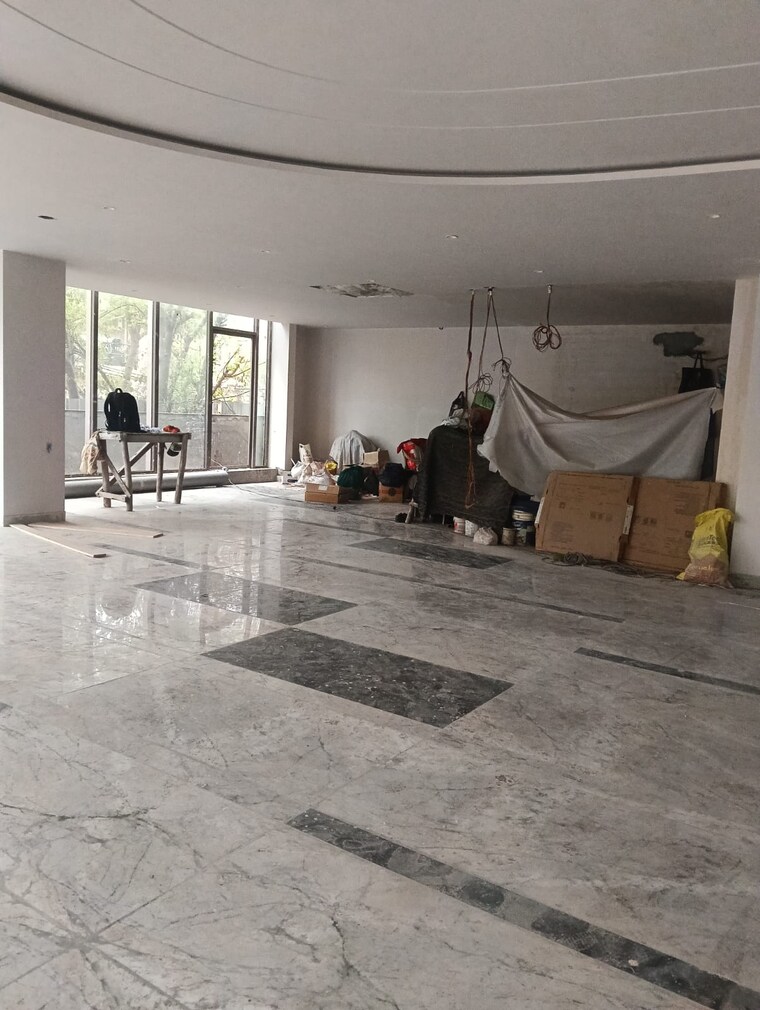  Parking, naraina industrial area phase 1 Commercial Shop 3400 Sq.Ft. In Naraina Industrial Area Phase 1 Delhi 9992751