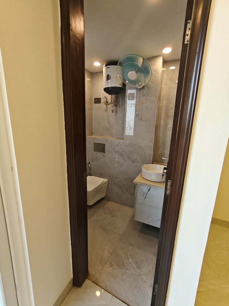 Bathroom, sultanpur 3 Bedroom 1250 Sq.Ft. Builder Floor In Sultanpur Delhi 9993558