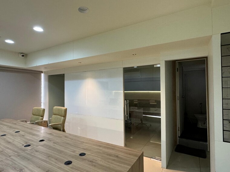 Room, shilp-epitome Commercial Office Space 856 Sq.Ft. In Bodakdev Ahmedabad 9993609
