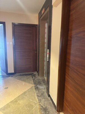 Room in 2 BHK Apartment at Santacruz West – for Rent