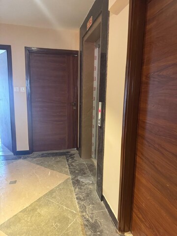 Room in 2 BHK Apartment at Santacruz West – for Rent