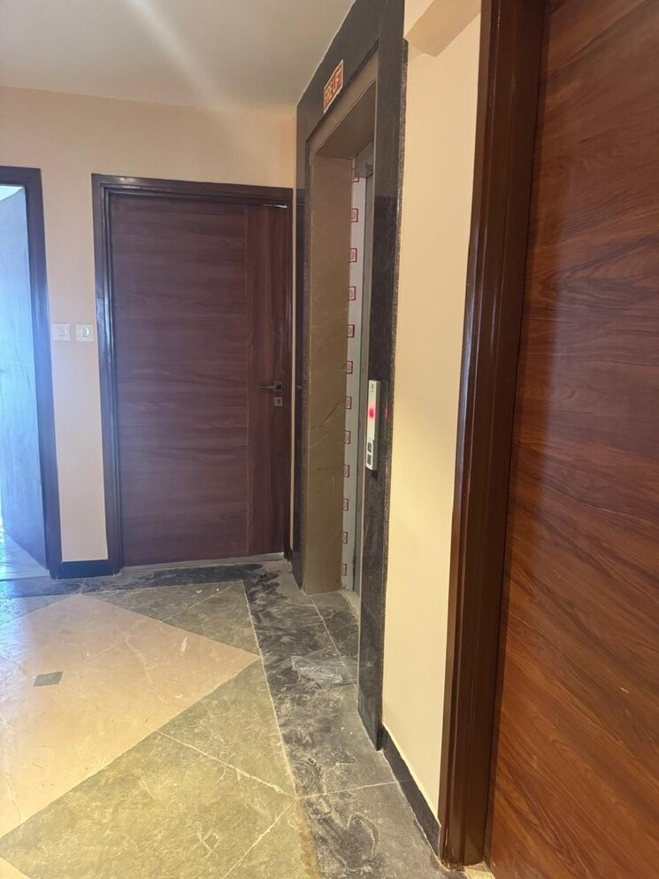 Room, santacruz west 2 Bedroom 700 Sq.Ft. Apartment In Santacruz West Mumbai 9993608