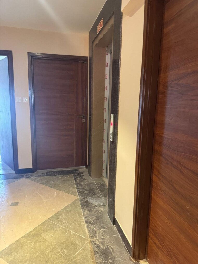Room, santacruz west 2 Bedroom 700 Sq.Ft. Apartment In Santacruz West Mumbai 9993608