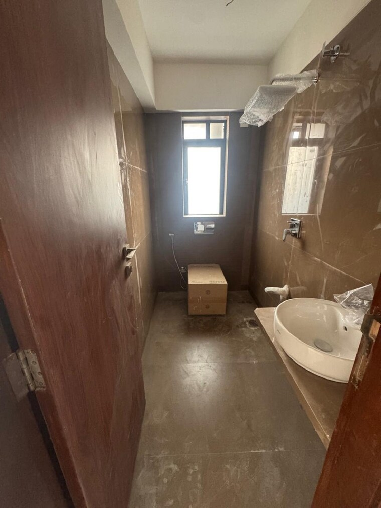 Bathroom, santacruz west 2 Bedroom 700 Sq.Ft. Apartment In Santacruz West Mumbai 9993608