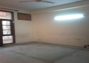 Room in 3 BHK Builder Floor at East Patel Nagar – for Rent
