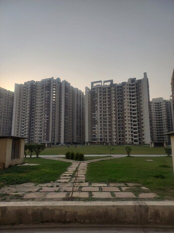Amrapali Golf Homes