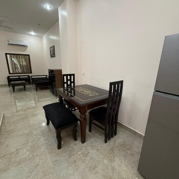 1 BHK Builder Floor for Rent in Sector 27, Gurgaon
