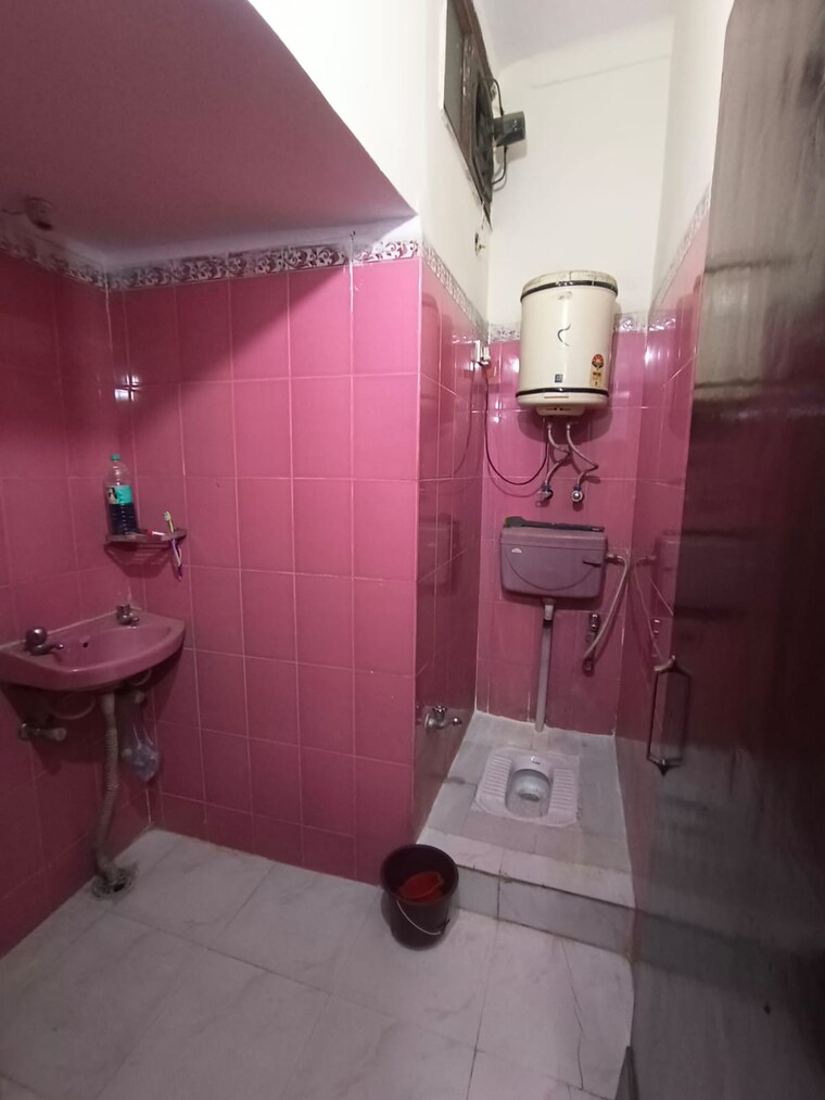 Bathroom, govindpuri 1 Bedroom 540 Sq.Ft. Builder Floor In Govindpuri Delhi 10001057