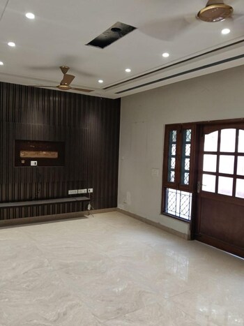 6+ BHK Villa for Sale in Sector 40, Noida