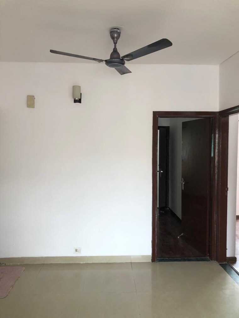 Room, sector 89 3 Bedroom 180 Sq.Yd. Builder Floor In Sector 89 Faridabad 10003307