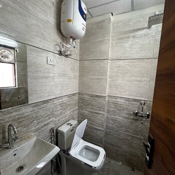 1 RK Builder Floor for Rent in Sushant Lok I, Gurgaon