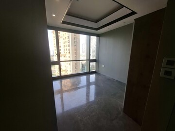 Room in 4 BHK Apartment at Lodha Trump Tower, Worli – for Rent