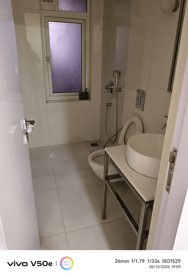 Bathroom, lodha-fiorenza 3 Bedroom 1500 Sq.Ft. Apartment In Goregaon East Mumbai 10003711