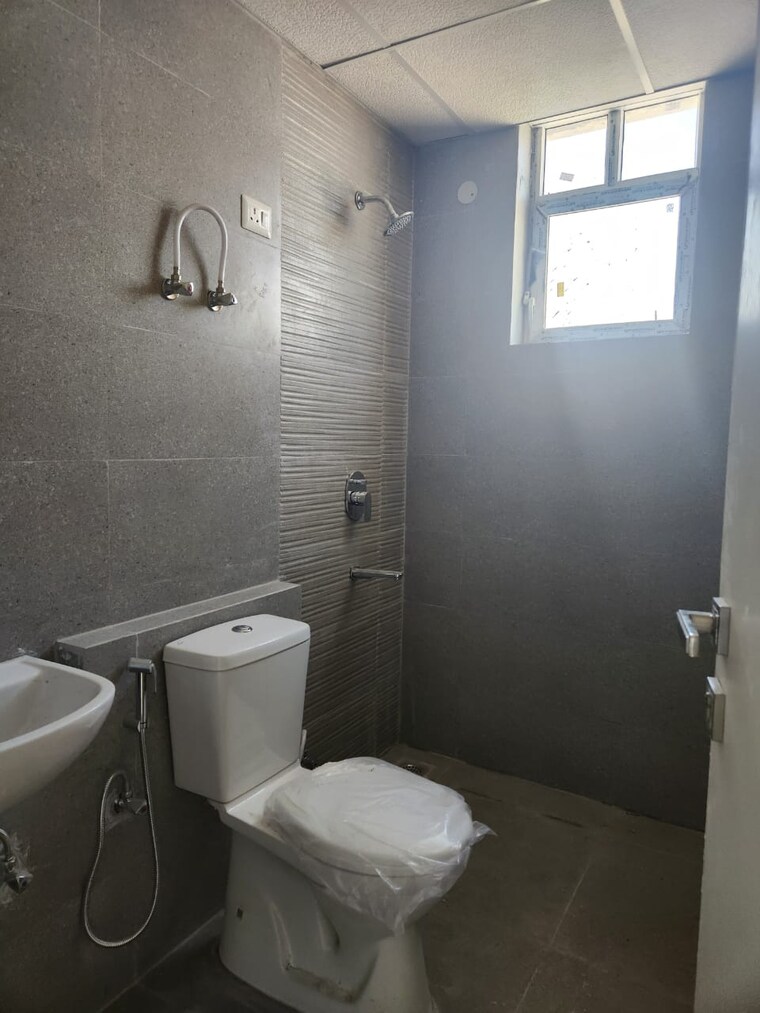Bathroom, signature-global-city 2 Bedroom 1000 Sq.Ft. Apartment In Sector 37d Gurgaon 10003720