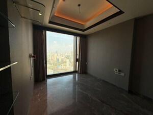 Room in 5 BHK Apartment at Lodha Trump Tower, Worli – for Rent