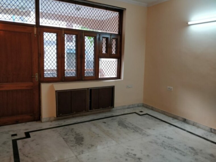Room, kalkaji 3 Bedroom 200 Sq.Yd. Builder Floor In Kalkaji Delhi 10003785