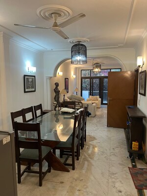 Gym in 3 BHK Builder Floor at Dlf Phase ii – for Rent