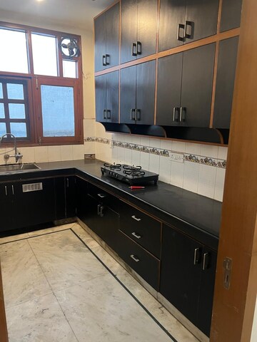 Kitchen in 3 BHK Builder Floor at Dlf Phase ii – for Rent