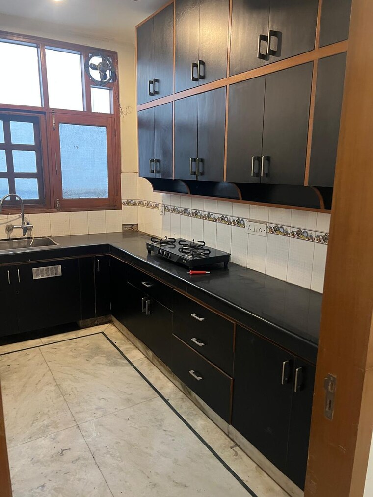 Kitchen, dlf phase ii 3 Bedroom 300 Sq.Yd. Builder Floor In Dlf Phase ii Gurgaon 10003802