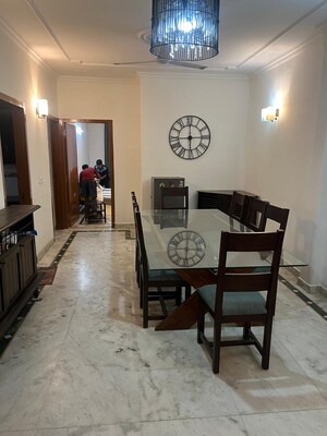 Living Room in 3 BHK Builder Floor at Dlf Phase ii – for Rent