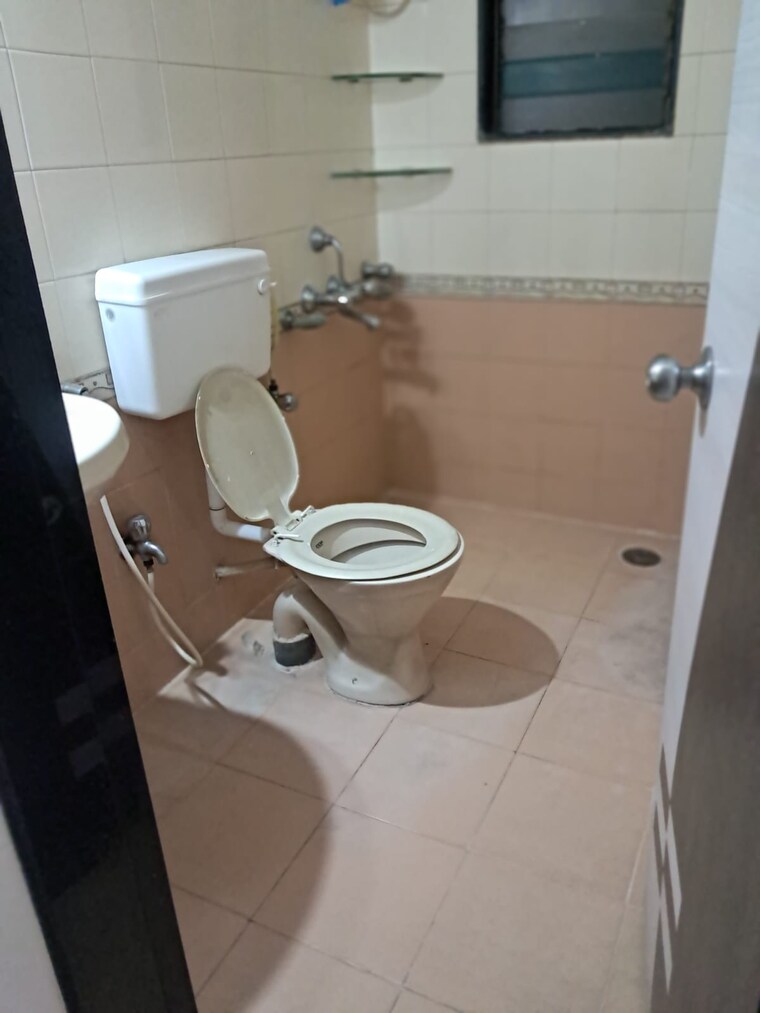 Bathroom, ashok-nagar-complex-ashok-nagar 2 Bedroom 650 Sq.Ft. Apartment In Ashok Nagar Thane 10003834