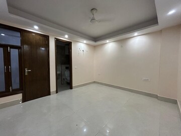 Room in 3 BHK Builder Floor at Saket – for Rent