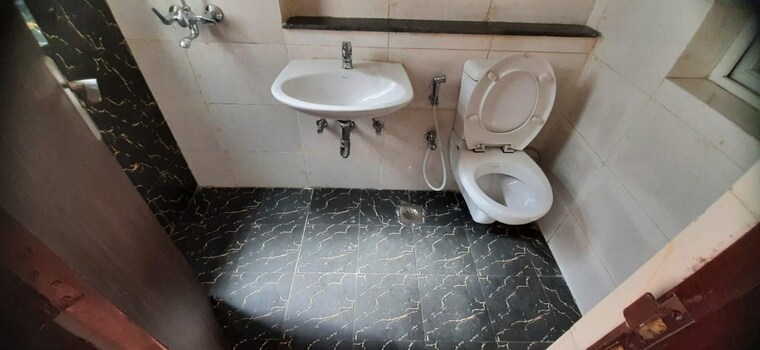 Bathroom, bptp-park-elite-premium 3.5 Bedroom 1168 Sq.Ft. Apartment In Sector 84 Faridabad 10003840